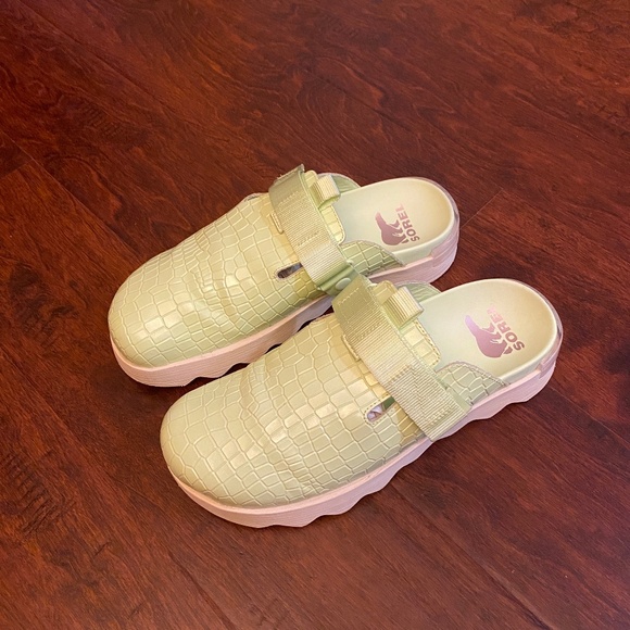 Sorel Viibe Slide On Clogs Luminous Lime Size 9.5 - Picture 5 of 13